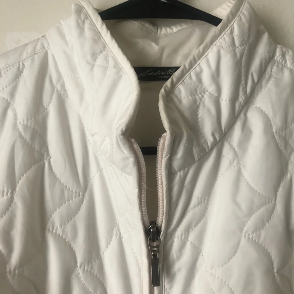 Eddie Bauer White Stylish Puffer Vest - Picture 2 of 8